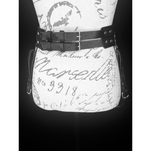 4 piece Black Leather & Metal, Bra Top, Garter, Whip and Chain, Silver Accents - Picture 12 of 17